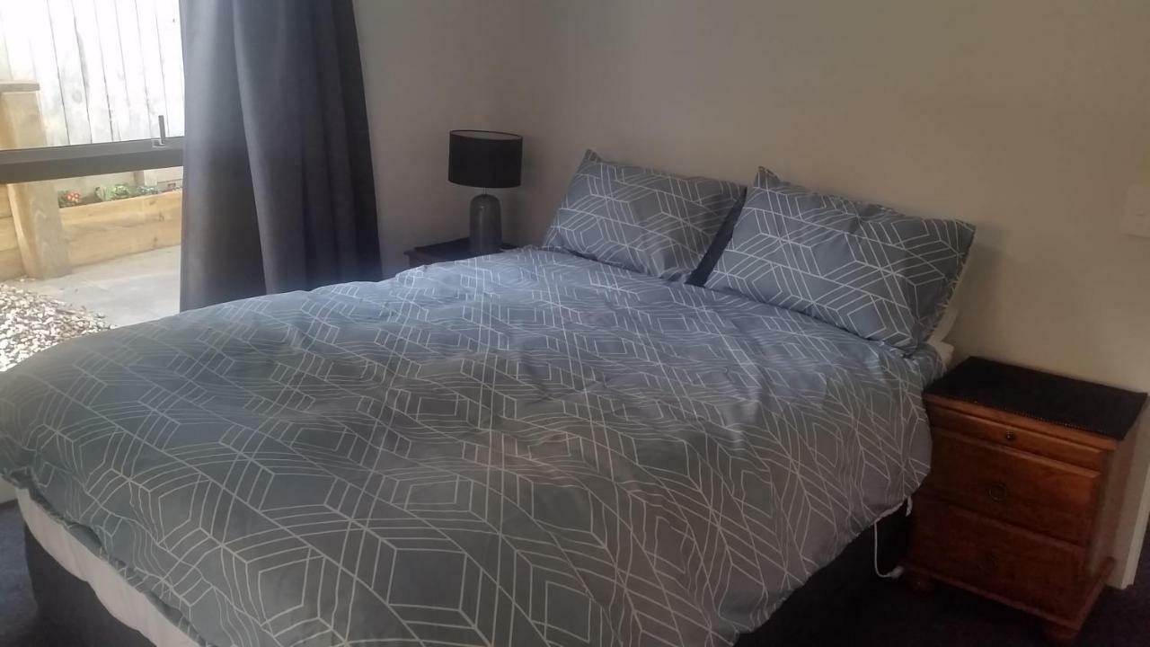 Edgehill - Semi Self-Contained Eco Friendly Home タウランガ エクステリア 写真