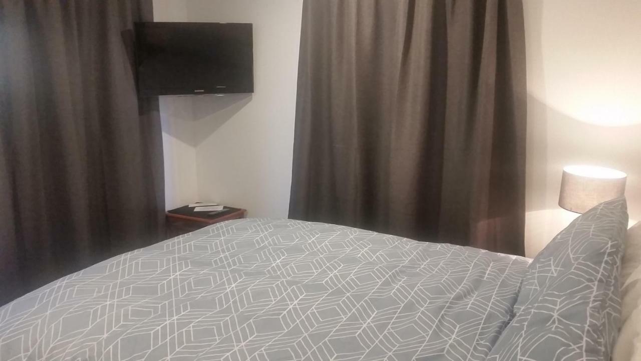 Edgehill - Semi Self-Contained Eco Friendly Home タウランガ エクステリア 写真
