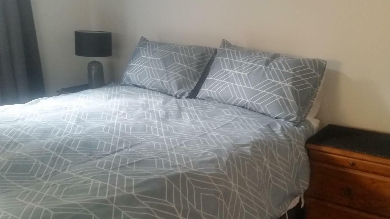 Edgehill - Semi Self-Contained Eco Friendly Home タウランガ エクステリア 写真