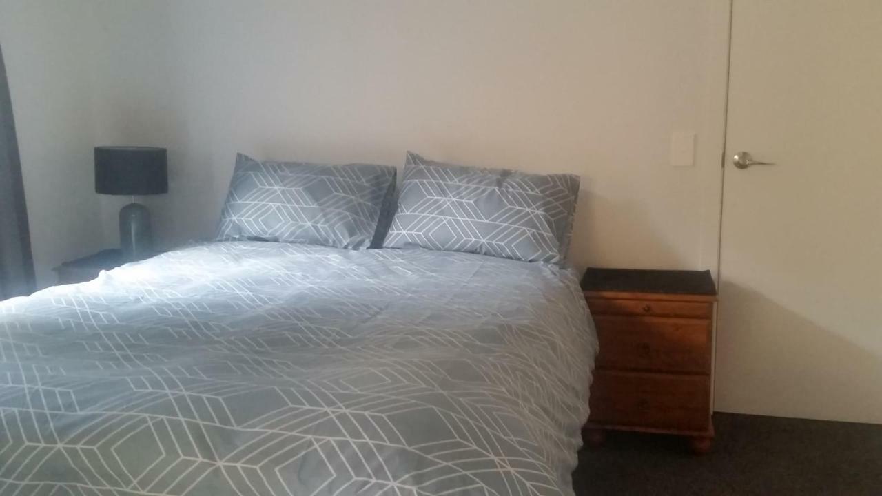 Edgehill - Semi Self-Contained Eco Friendly Home タウランガ エクステリア 写真