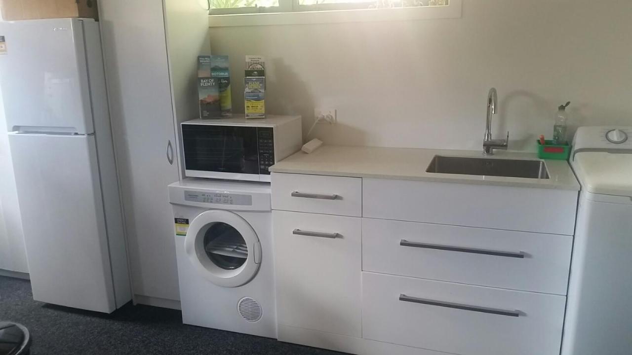 Edgehill - Semi Self-Contained Eco Friendly Home タウランガ エクステリア 写真